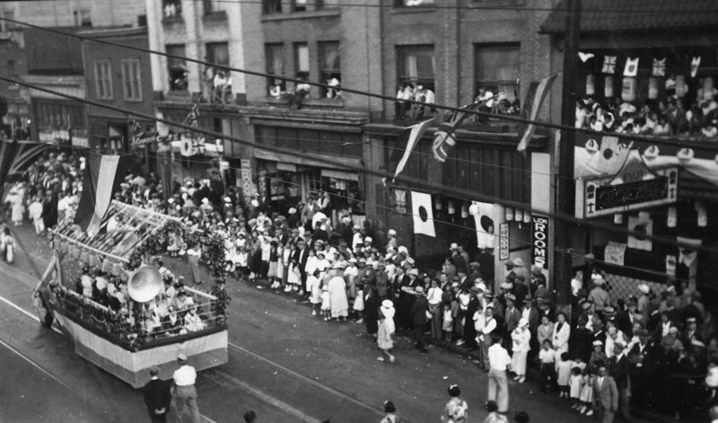A-parade-on-Powell-Street-to-celebrate-the-1938-royal-visit
