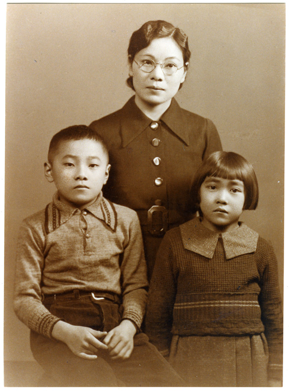 Masue-Tagashira-and-children