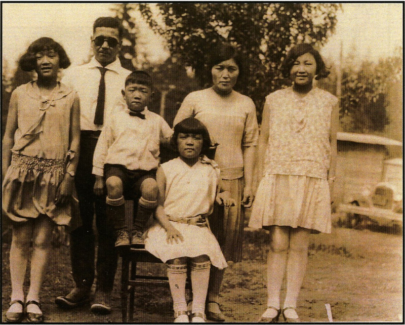 Portrait-of-the-Yoneyama-family